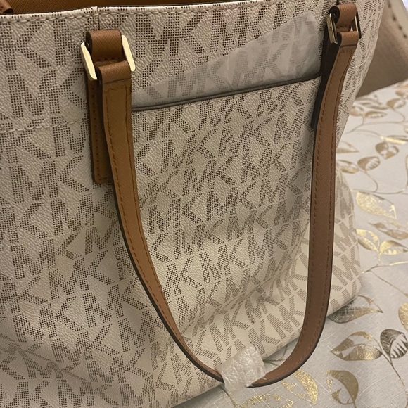 Michael Kors Tote. New with tags. - Picture 2 of 4